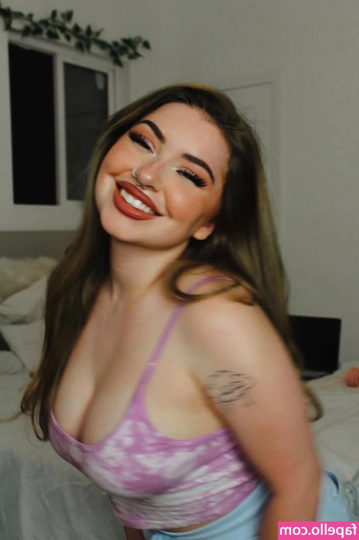 Urhotexgirlfriendd - 🥺 wanna fuck me and cum in me...? I’m off the pill 😈