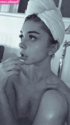 Sarah Hyland [ sarah-hyland ] - ass