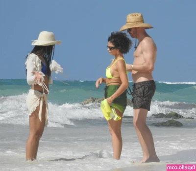 Sarah Hyland [ sarah-hyland ] - I ve been inactive as I m bettering myself  But I thought I d better