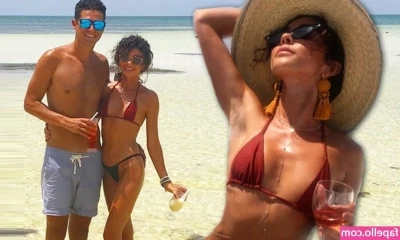 Sarah Hyland [ sarah-hyland ] - Elf is getting naughty 😏🔥  Are you gonna join in or silently