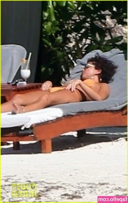 Sarah Hyland [ sarah-hyland ] - Stream started at 08/12/2023 12:28 pm