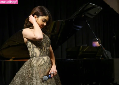 Sarah Hyland [ sarah-hyland ] - While you're down there...