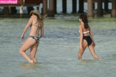Sarah Hyland [ sarah-hyland ] - I love a good twerk 🥰 Look at that peach go!