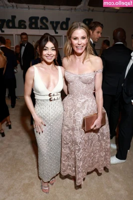 Sarah Hyland [ sarah-hyland ] - if you want me to keep posting through this trip then like the posts