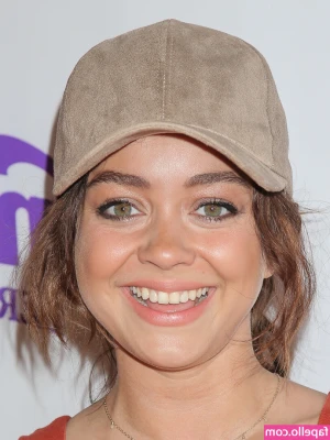 Sarah Hyland [ sarah-hyland ] - Wake up! It's Humpday!