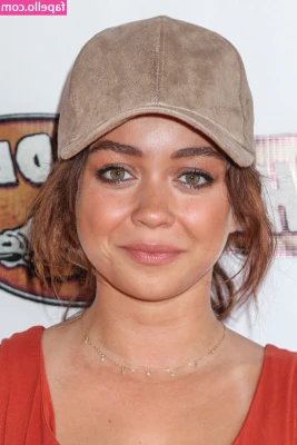 Sarah Hyland [ sarah-hyland ] - What do you like to see me in more?