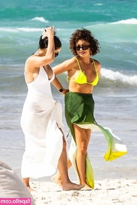 Sarah Hyland [ sarah-hyland ] - Stream started at 03/28/2021 03:03 am  Fuck machine, roleplay,