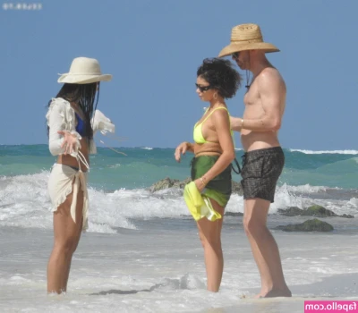 Sarah Hyland [ sarah-hyland ] - I just can't help but share x