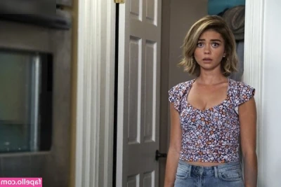 Sarah Hyland [ sarah-hyland ] - Let's spend this titty Sunday together ? 😈