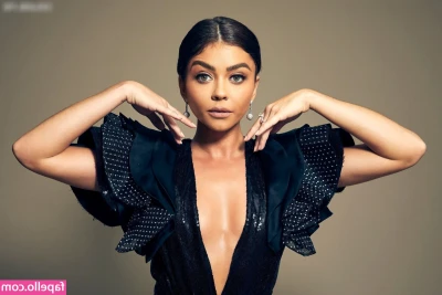 Sarah Hyland [ sarah-hyland ] - Sorry, couldn’t see you there behind my battering ram 😤🍠💥