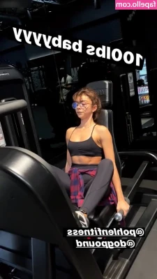 Sarah Hyland [ sarah-hyland ] - Little white dress 🤍🤍🤍