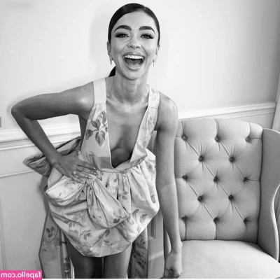 Sarah Hyland [ sarah-hyland ] - Sunkissed ❤️️