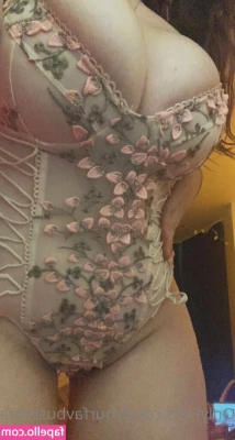 yourfavbustybrat - TIP IF YOU LIKE AND WANT MORE HOT THEN THIS