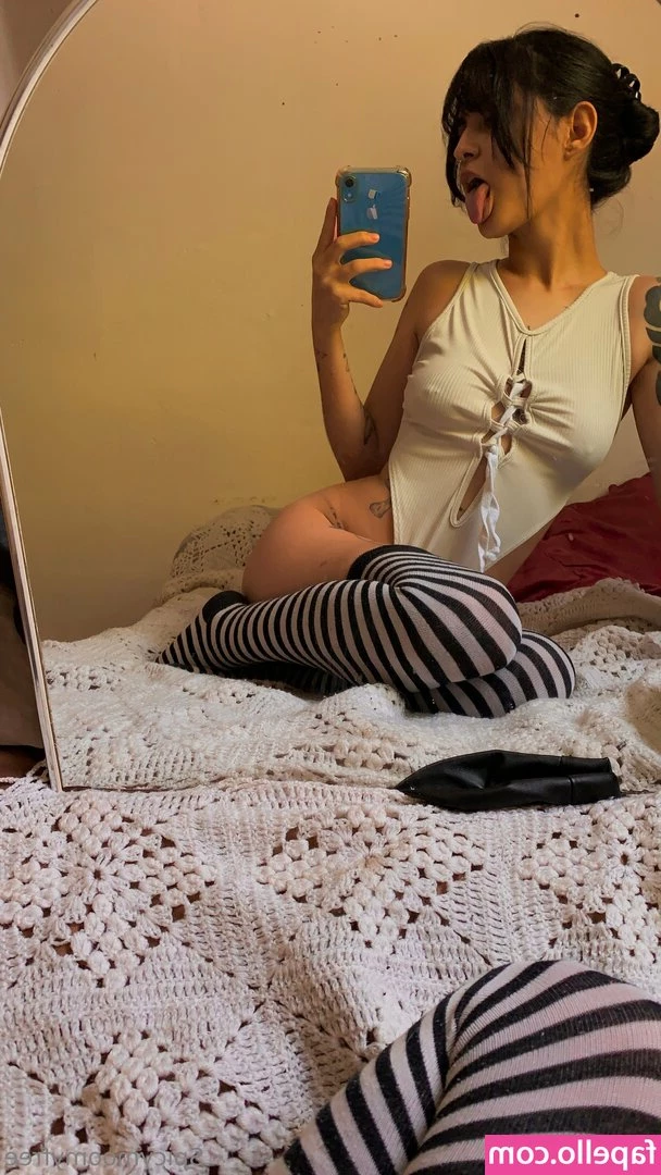spicymoomyfree - Booty and pussy 😈