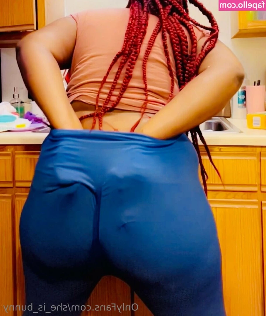 ghettowedgiegirl - Y si me masajeas el culo? 🍑😏 What if you massage my ass?