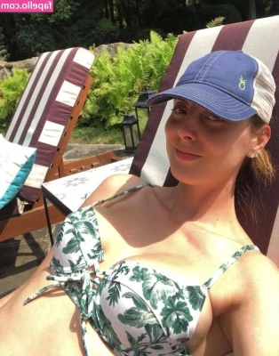 Eva Amurri [ eva-amurri ] - Practicing smiling