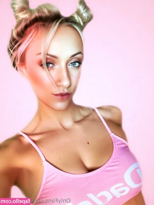 lilithohfish - My sweaty workout ass could smother you so easily