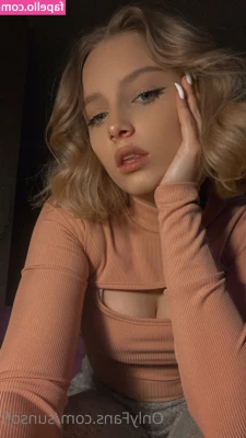 Sunsofi - Watch me play with this wet pussy