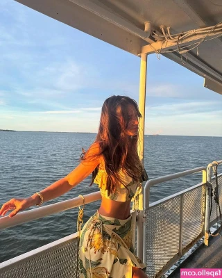 Katelyn Ernst [ katelyn-ernst ] - Cum spank this ass before fucking it from behind🍑🥵