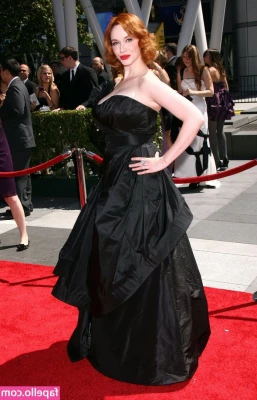 Christina Hendricks [ christina-hendricks ] - Voglio qualcuno che mi lecca per bene il mio culo