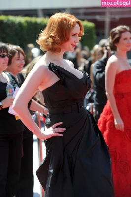 Christina Hendricks [ christina-hendricks ] - Looking for some one-on-one time  Impress me with a big tip in my DMs