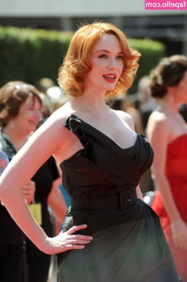 Christina Hendricks [ christina-hendricks ] - 撮影でした オフショット自撮り