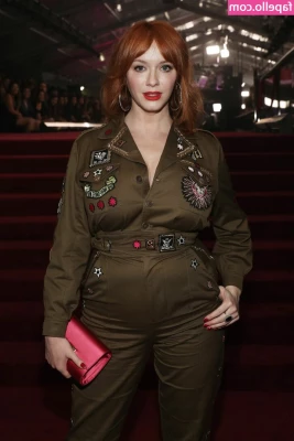 Christina Hendricks [ christina-hendricks ] - was machst du schönes mit mir in dem Outfitt