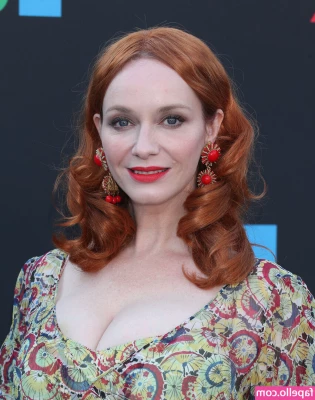 Christina Hendricks [ christina-hendricks ] - Something under my dress ? 有什么东西在我的裙底？