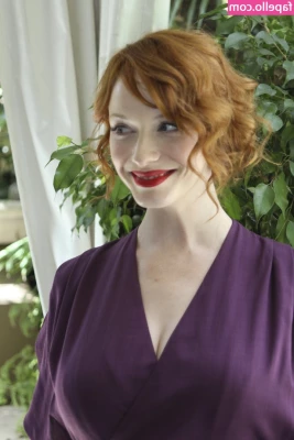 Christina Hendricks [ christina-hendricks ] - I do love short shorts