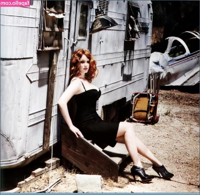 Christina Hendricks [ christina-hendricks ] - i want a pretty lady to peg me  any volunteers