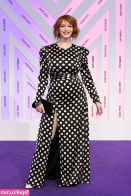 Christina Hendricks [ christina-hendricks ] - Goodmorning my lovelies 🥰 💖 Idk what I'm really going here just