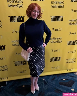 Christina Hendricks [ christina-hendricks ] - I’m so horny🥵