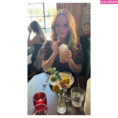 Christina Hendricks [ christina-hendricks ] - Weekend in bed with