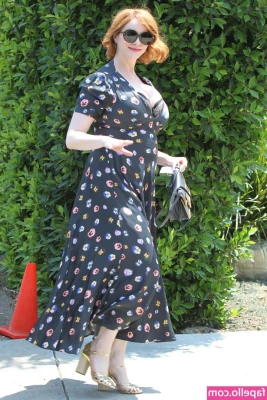 Christina Hendricks [ christina-hendricks ] - How bad would you like to spank this ass?