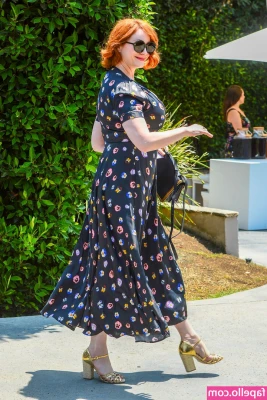 Christina Hendricks [ christina-hendricks ] - Do you like dominance or submission?