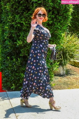 Christina Hendricks [ christina-hendricks ] - Will you be mad if I constantly tease you? 👀