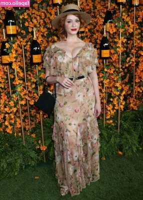 Christina Hendricks [ christina-hendricks ] - Hey 🥰