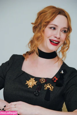 Christina Hendricks [ christina-hendricks ] - fucking machine in pussy with squirts from my live show 2022-12-30 