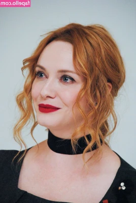 Christina Hendricks [ christina-hendricks ] - Spam me with likes? 💗👉🏻👈🏻