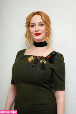 Christina Hendricks [ christina-hendricks ] - Fresh toes. Cumgetsum #customs
