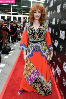 Christina Hendricks [ christina-hendricks ] - Lady humps