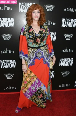 Christina Hendricks [ christina-hendricks ] - the boob to body ratio 👀