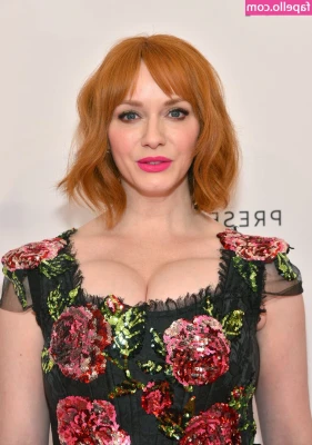 Christina Hendricks [ christina-hendricks ] - Towel & feet