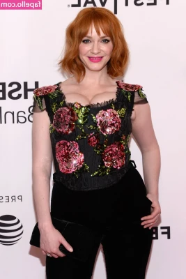 Christina Hendricks [ christina-hendricks ] - I´m still sick :( have a low fever - But I stumbled over this lil
