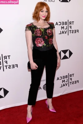 Christina Hendricks [ christina-hendricks ] - Nggggghhhhhhh plastic pussy and porn feels so good i can't stopppppp