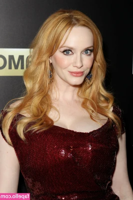 Christina Hendricks [ christina-hendricks ] - Morning Boobs☀️