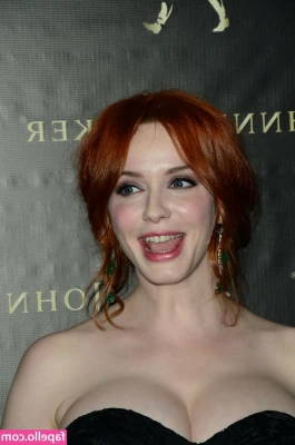 Christina Hendricks [ christina-hendricks ] - Trying to keep my tits in the frame lol