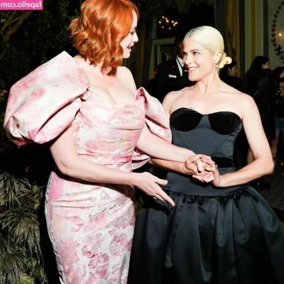 Christina Hendricks [ christina-hendricks ] - 🇺🇲 Hey honey show me your dick 🍆 I'm so hot right now