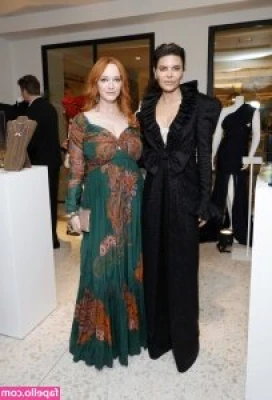 Christina Hendricks [ christina-hendricks ] - Come check out the view 😉