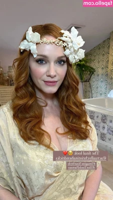 Christina Hendricks [ christina-hendricks ] - Your goth gf has a cute ass, watch it jiggle!